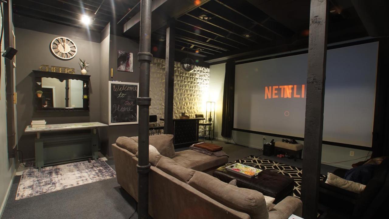 160Inch Home Movie Theater- Great For Movie Night! أوماها المظهر الخارجي الصورة